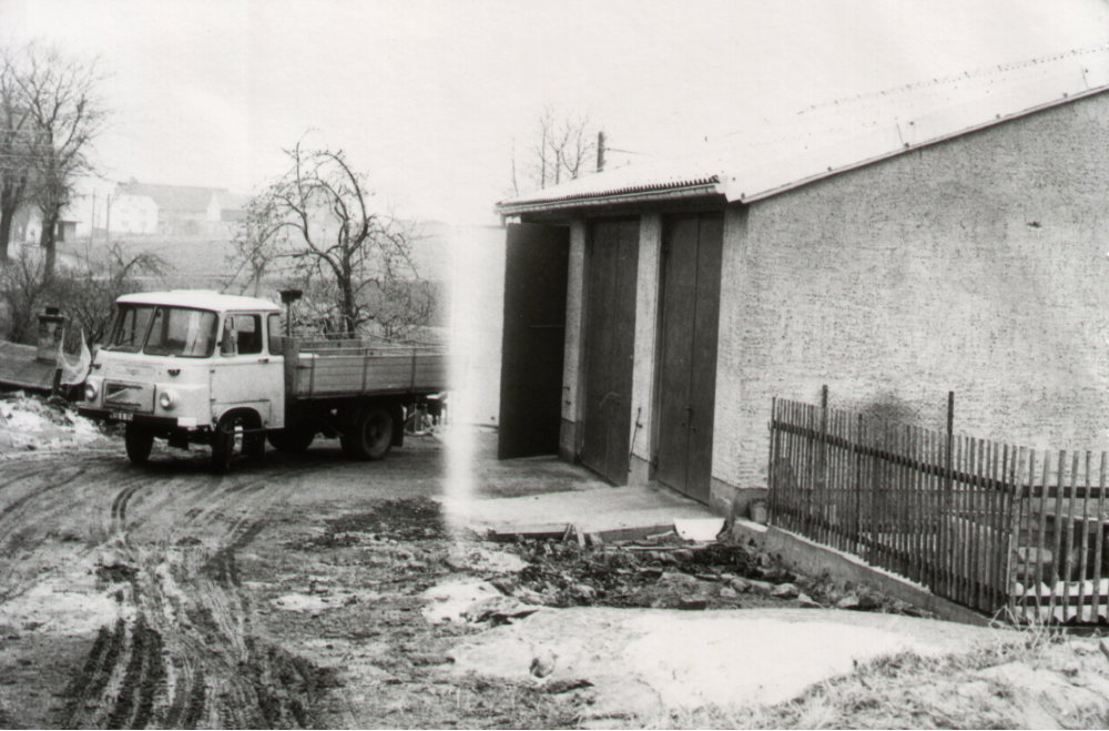 Bau neuer Garagen und einer Lagerhalle