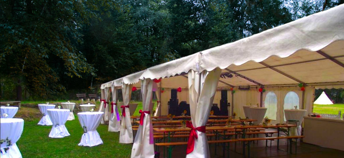 Mieten Sie unser großes Festzelt - viel Platz für Ihr Event